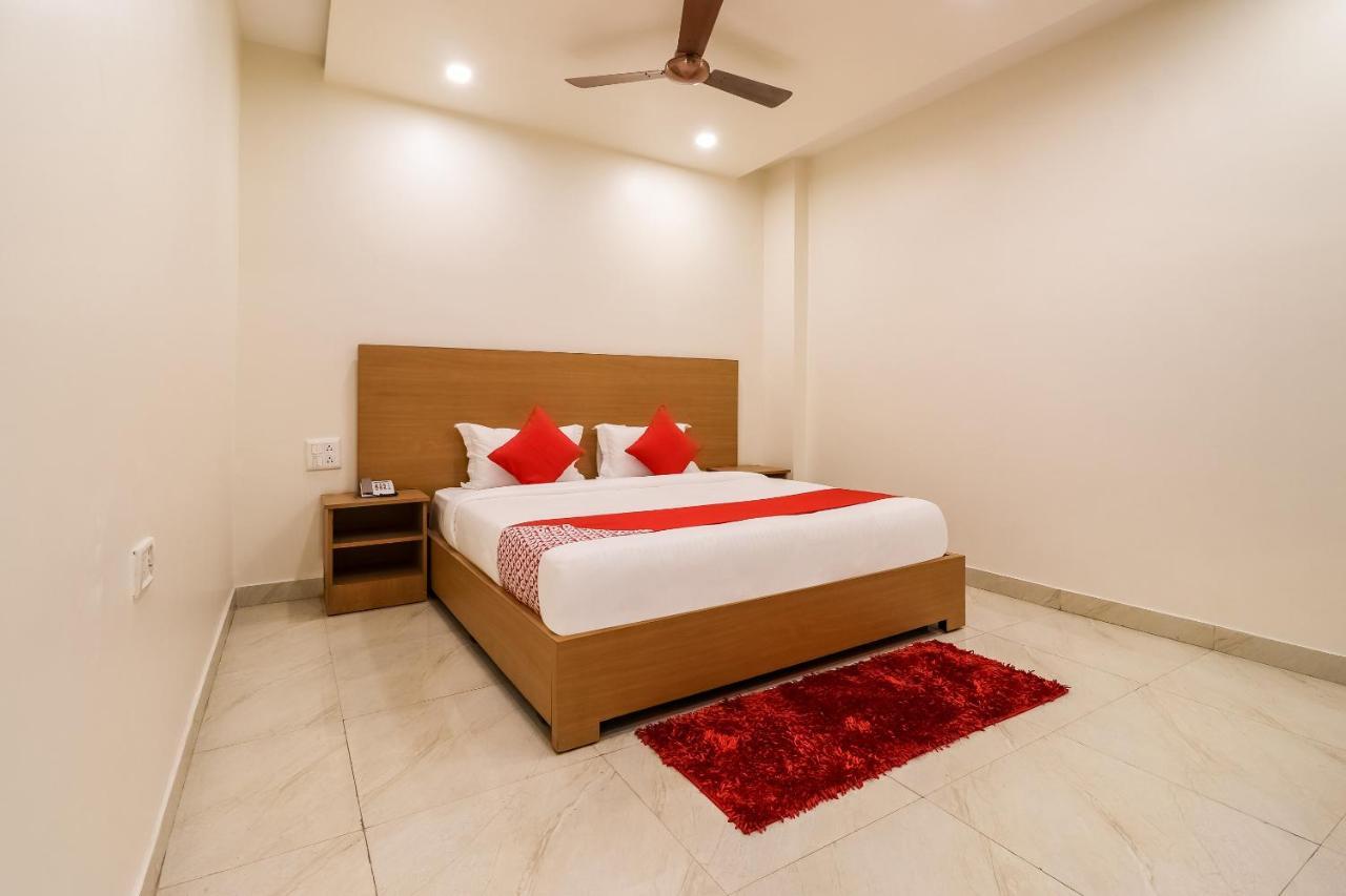 Oyo 61050 S S K Continental Hotel Juhi Bari Exterior foto