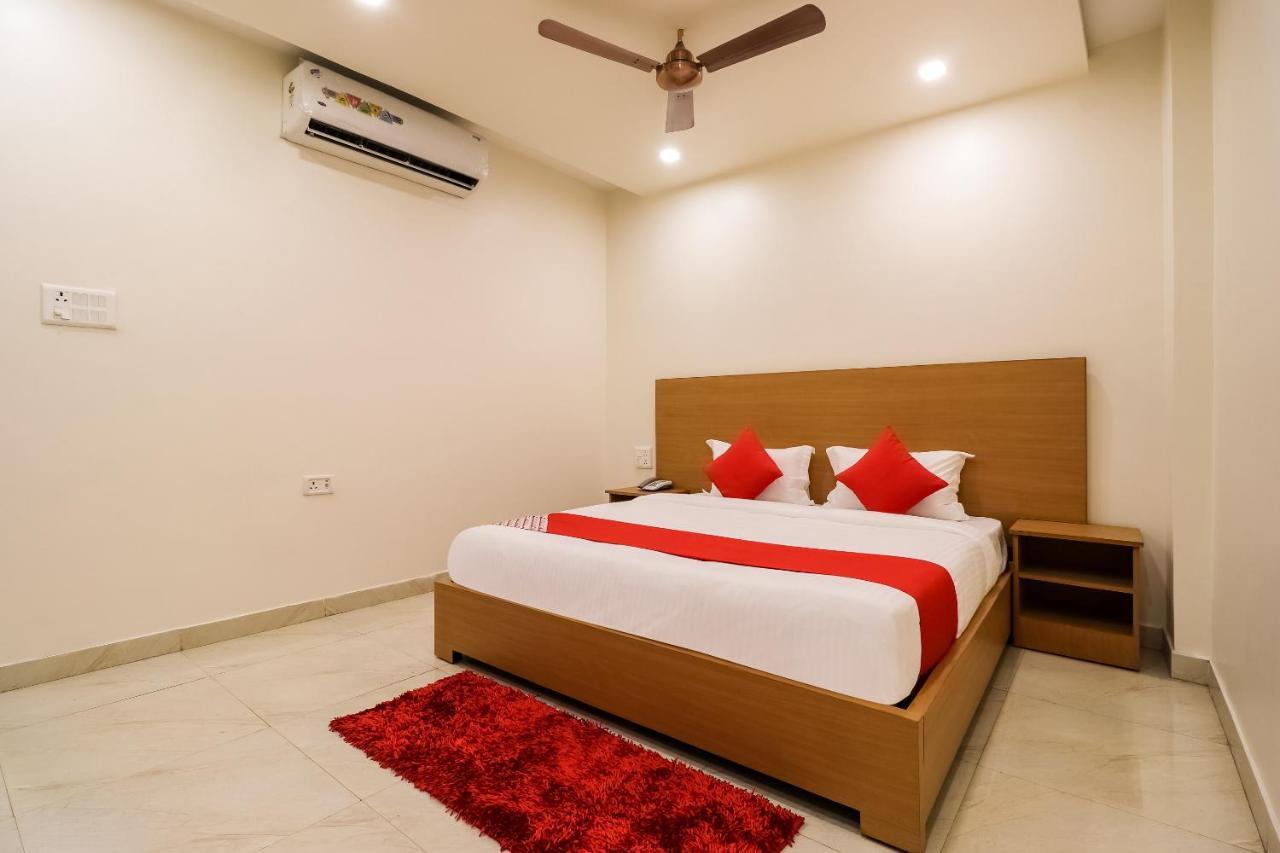 Oyo 61050 S S K Continental Hotel Juhi Bari Exterior foto